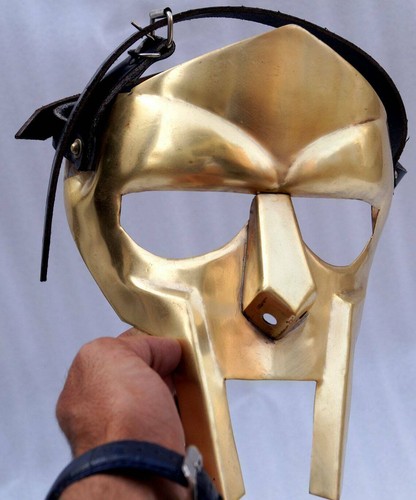 Faccia stile doom fatta a - stile,